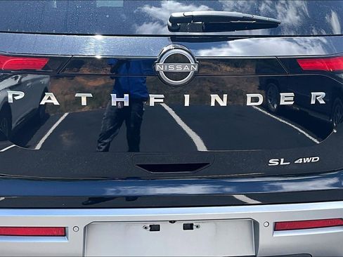 Used 2022 Nissan Pathfinder SL AWD/4WD image 24