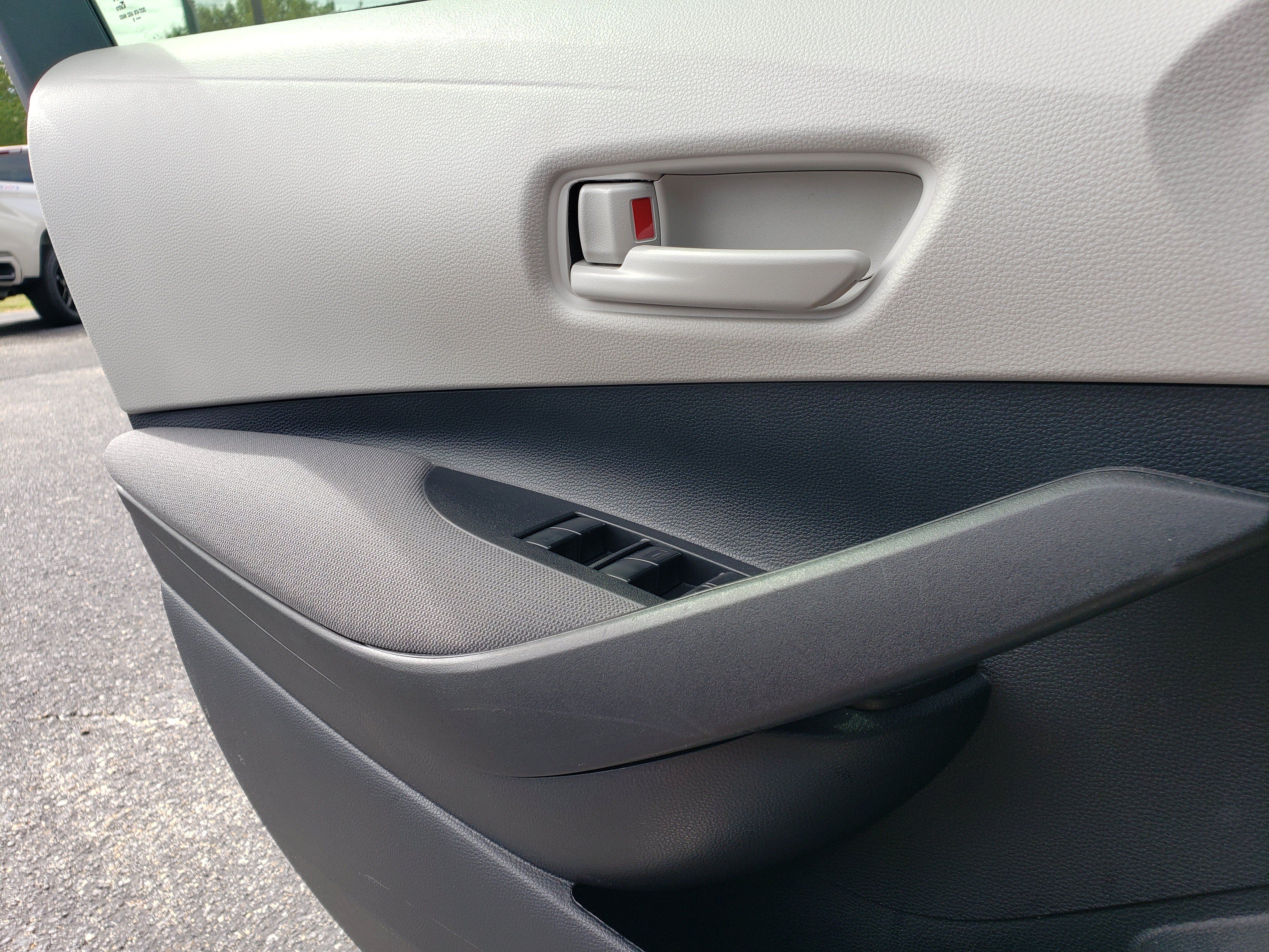 Used 2025 Toyota Corolla LE FWD image 11