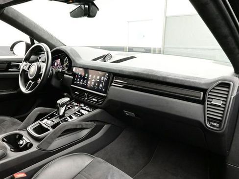 Certified 2022 Porsche Cayenne Turbo GT AWD/4WD image 19