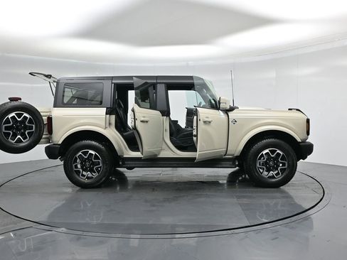 New 2025 Ford Bronco Outer Banks image 4