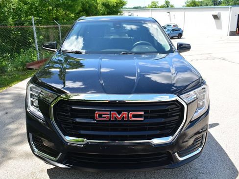 Used 2024 GMC Terrain SLE AWD/4WD image 2