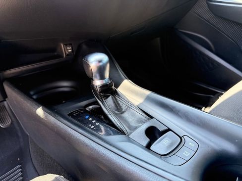 Used 2018 Toyota C-HR XLE FWD image 29