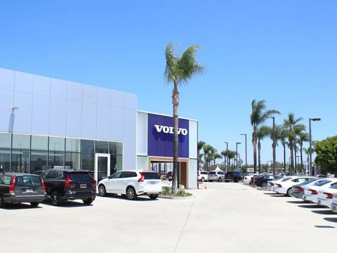 Certified 2025 Volvo XC60 T8 Core w/ Protection Package Premier image 31