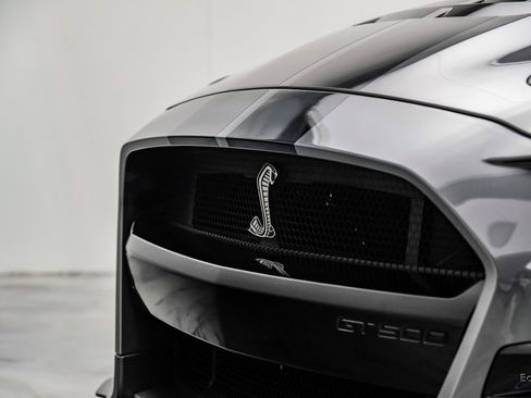 Used 2021 Ford Mustang Shelby GT500 w/ Carbon Fiber Track Pack RWD image 32