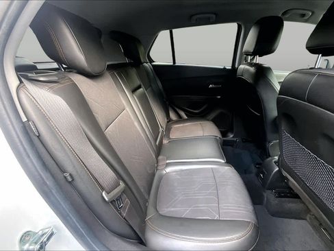 Used 2019 Chevrolet Trax LT w/ LT Convenience Package FWD image 20