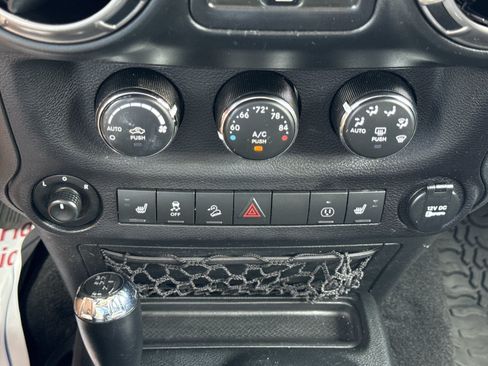 Used 2018 Jeep Wrangler Unlimited Sahara AWD/4WD image 21