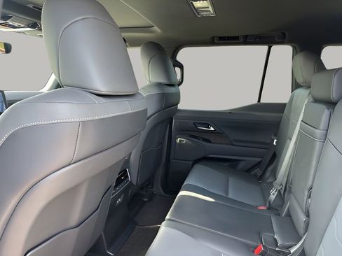 Used 2024 Lexus GX 550 550 Luxury w/ Accessory Package (Z1) image 17