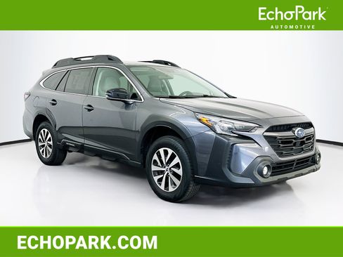 Used 2025 Subaru Outback Premium AWD/4WD image 1
