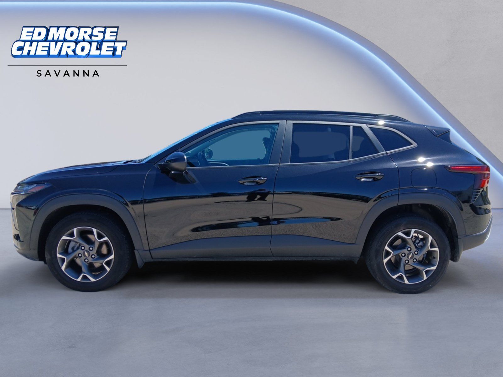 Used 2025 Chevrolet Trax LT w/ Sunroof Package FWD image 2