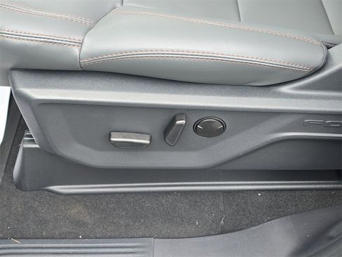 New 2025 Ford Expedition Active image 16