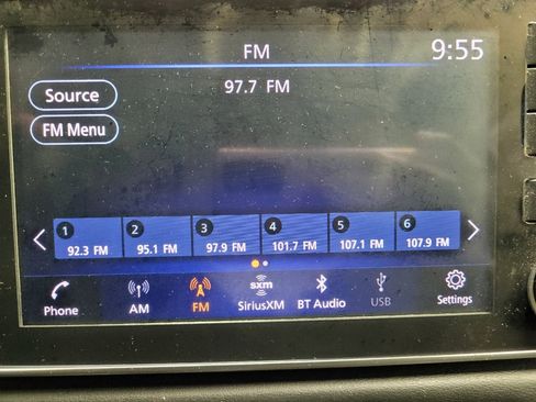 Used 2022 Nissan Versa SR image 25