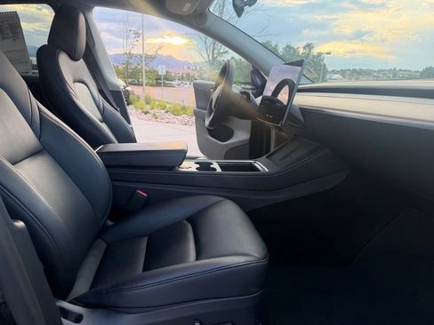 Used 2025 Tesla Model Y Long Range AWD/4WD image 24