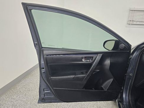 Used 2018 Toyota Corolla SE FWD image 27