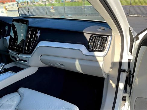 New 2026 Volvo XC60 T8 Ultra w/ Protection Package Premier image 28