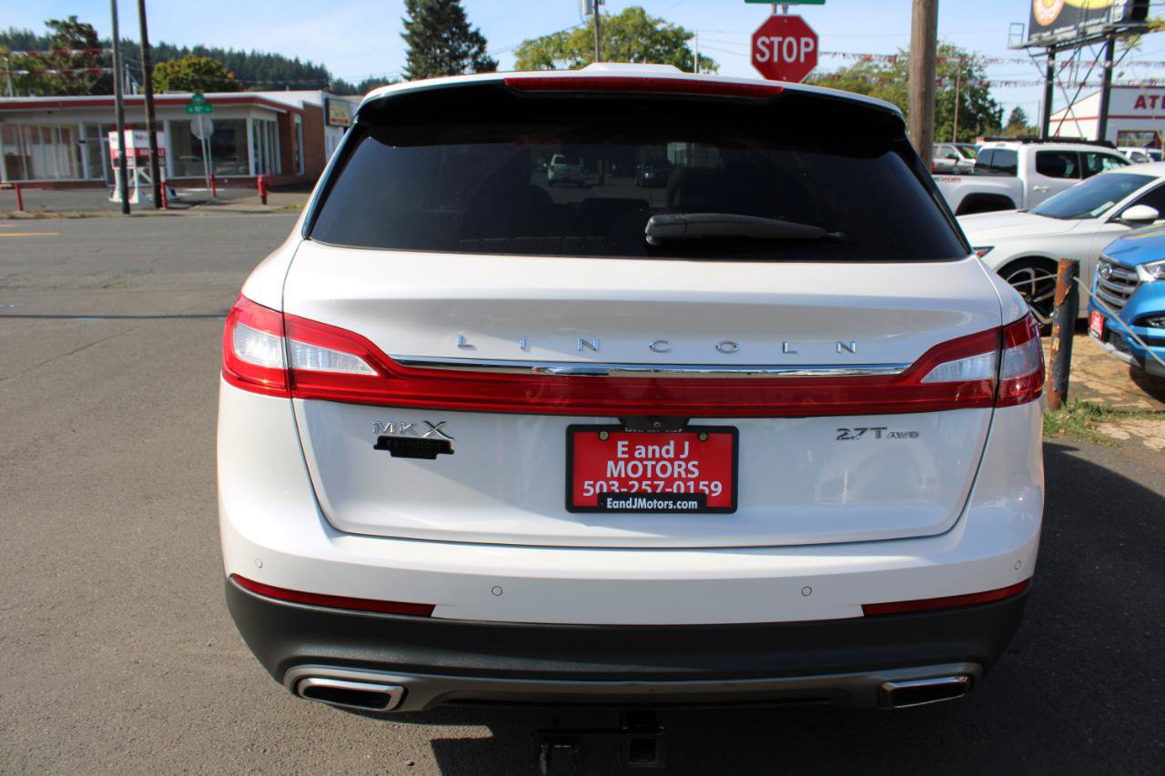 Used 2017 Lincoln MKX Reserve w/ Driver Assistance Package AWD/4WD image 5