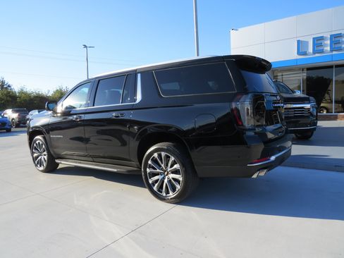 New 2026 Chevrolet Suburban High Country w/ Sun And Tow Package image 3