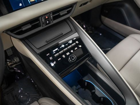 Certified 2025 Porsche Macan Electric RWD image 19