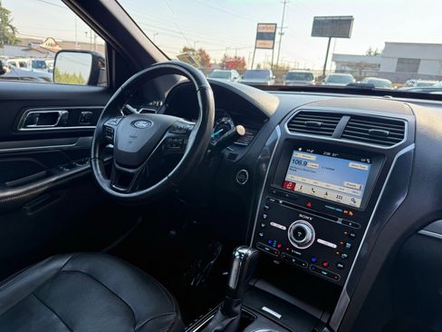 Used 2018 Ford Explorer Sport image 23