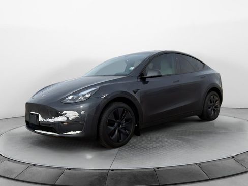 Used 2024 Tesla Model Y Long Range image 8
