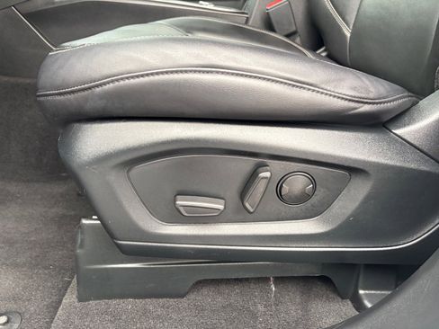 Used 2024 Ford Explorer XLT w/ Equipment Group 202A image 12