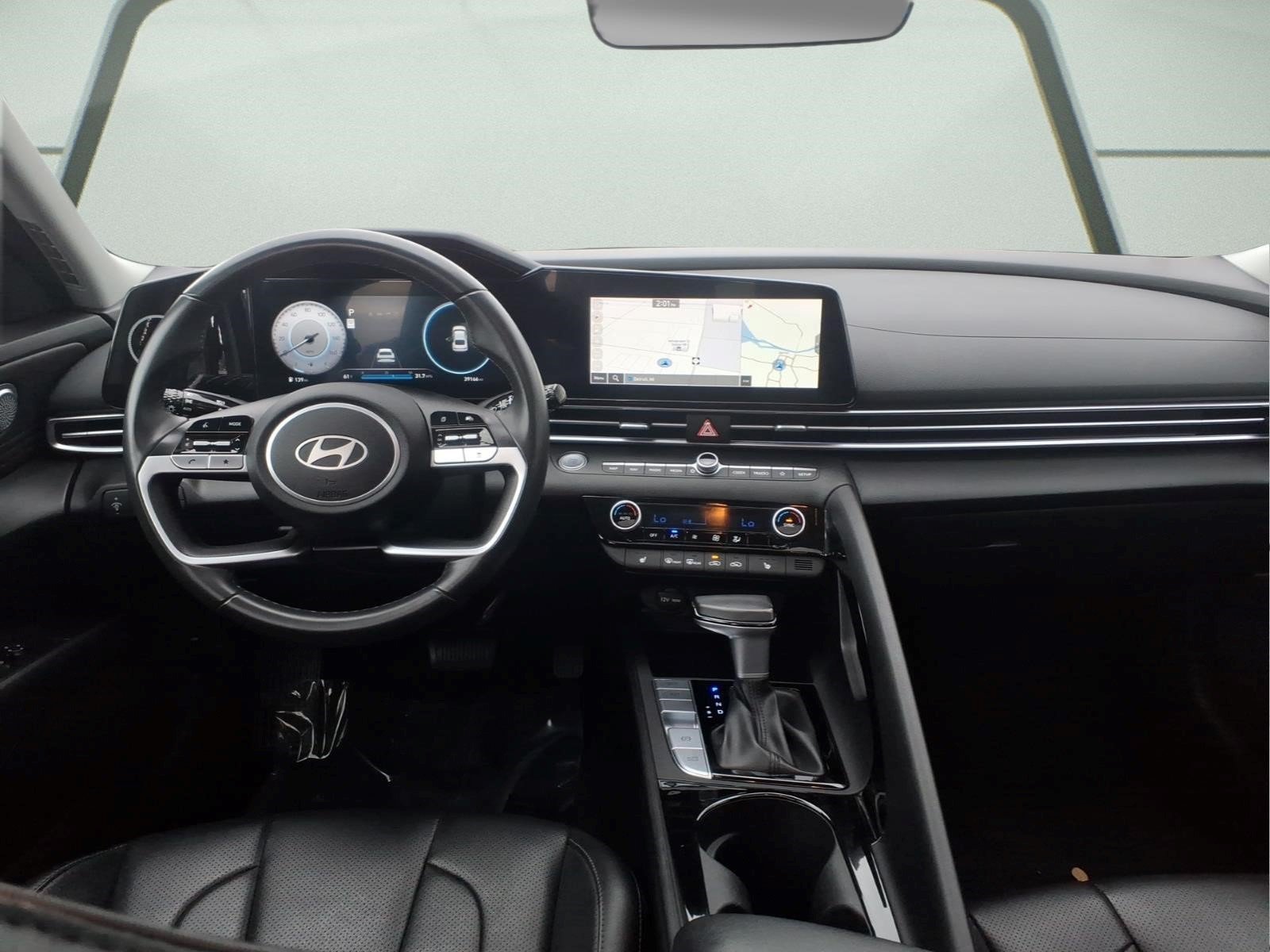 Used 2025 Hyundai Elantra Limited FWD image 11