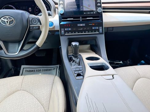 Used 2019 Toyota Avalon Limited FWD image 18