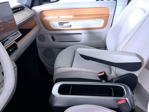 New 2025 Volkswagen ID. Buzz 1st Edition image 21