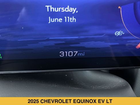 Used 2025 Chevrolet Equinox EV LT w/ Convenience Package FWD image 4