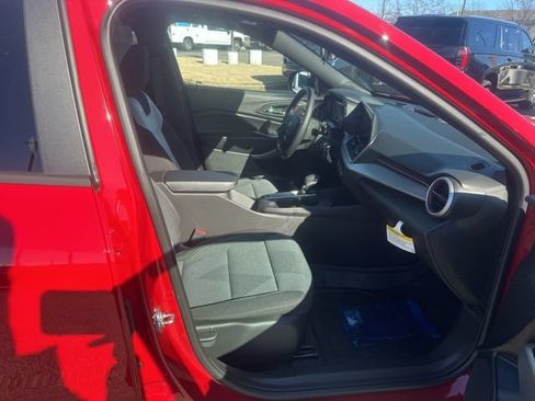 New 2026 Chevrolet Trax RS w/ Sunroof Package FWD image 31
