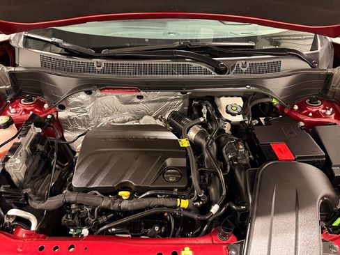 Used 2025 Chevrolet Trax LT w/ LT Convenience Package image 11