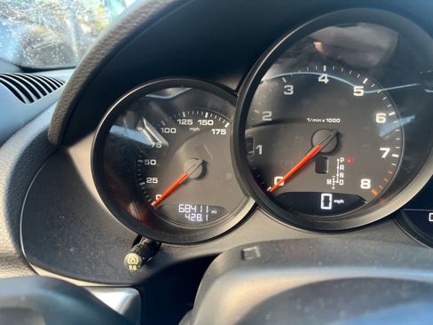 Used 2019 Porsche 718 Boxster image 9