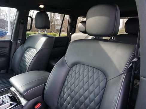 Used 2024 INFINITI QX80 Sensory image 11