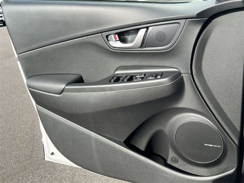 Used 2023 Hyundai Kona Limited image 27