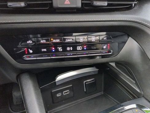 Used 2021 Buick Envision Essence AWD/4WD image 23