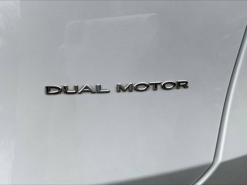 Used 2024 Tesla Model Y Long Range AWD/4WD image 23