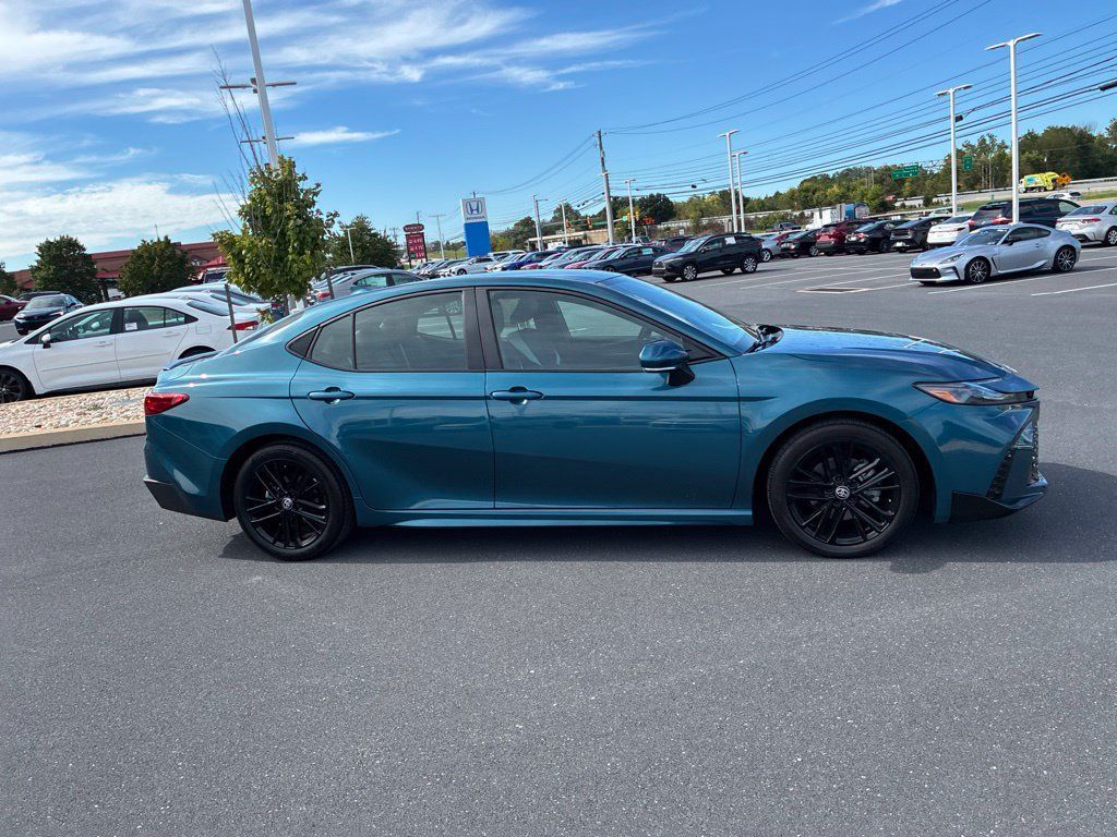 Used 2025 Toyota Camry SE FWD image 5