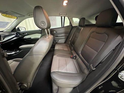 Certified 2025 Chevrolet Trax LT w/ LT Convenience Package image 17
