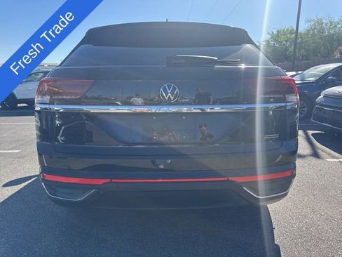 Certified 2022 Volkswagen Atlas Cross Sport SE w/ Panoramic Sunroof Package AWD/4WD image 4