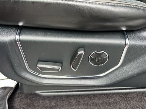 Used 2015 Ford F150 Platinum w/ Equipment Group 701A Luxury AWD/4WD image 22