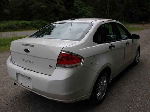 Used 2011 Ford Focus SE FWD image 3