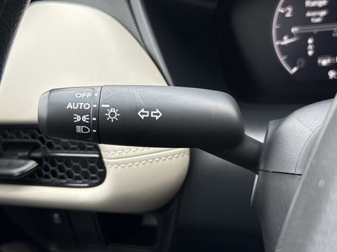 Used 2023 Honda HR-V LX image 11