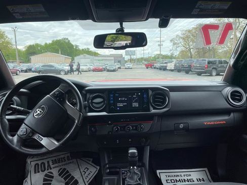 Used 2017 Toyota Tacoma TRD Off-Road w/ Tow Package RWD image 9