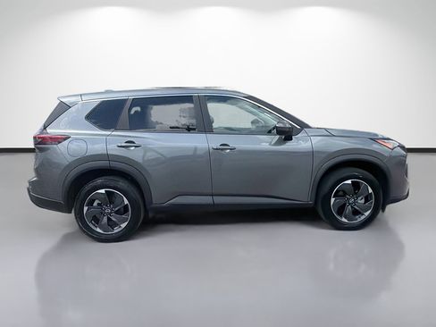 Used 2024 Nissan Rogue SV FWD image 2