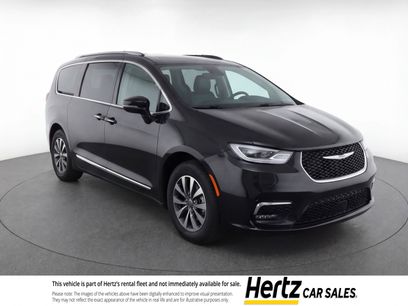 Used 2023 Chrysler Pacifica Touring-L