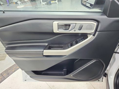 Used 2024 Ford Explorer Limited image 34