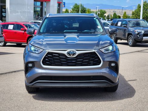Used 2025 Toyota Highlander XLE AWD/4WD image 5