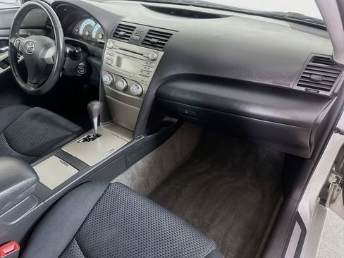 Used 2010 Toyota Camry SE FWD image 30