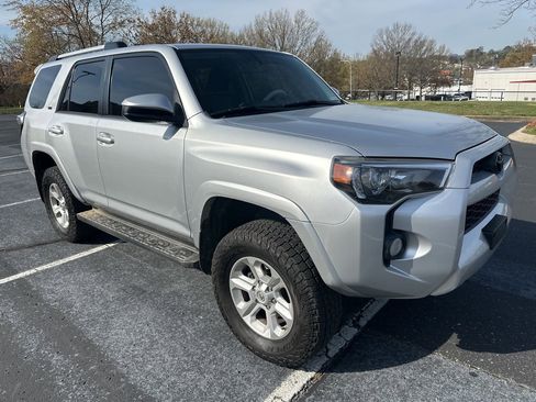Used 2019 Toyota 4Runner SR5 image 3