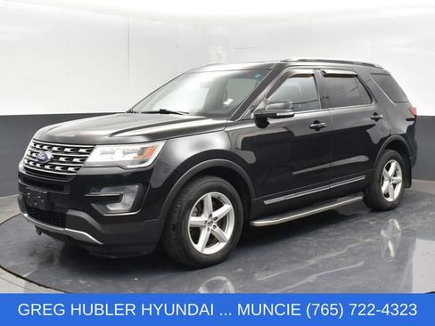 Used 2017 Ford Explorer XLT w/ Equipment Group 202A AWD/4WD image 9
