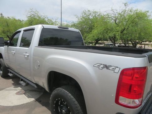 Used 2010 GMC Sierra 2500 SLT w/ SLT Convenience Package AWD/4WD image 7